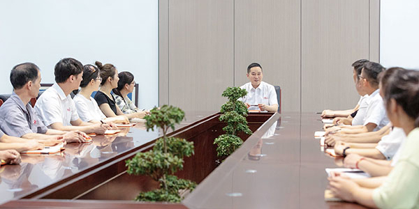 风雨共进八周年，同心逐梦赢未来